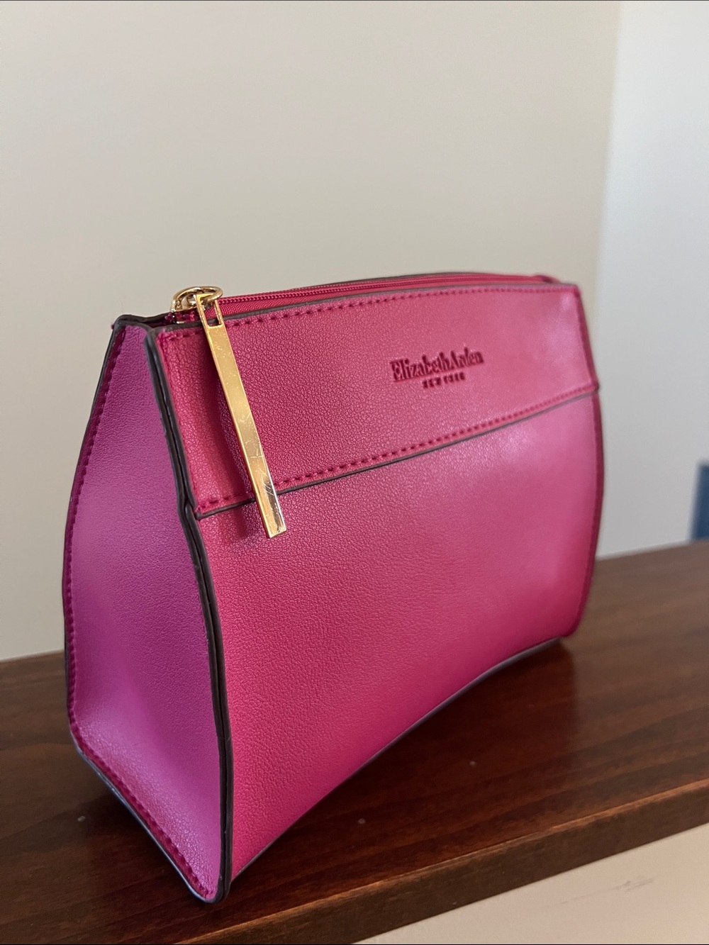 Elizabeth Arden NY Pink Makeup Bag. - Picture 2 of 9